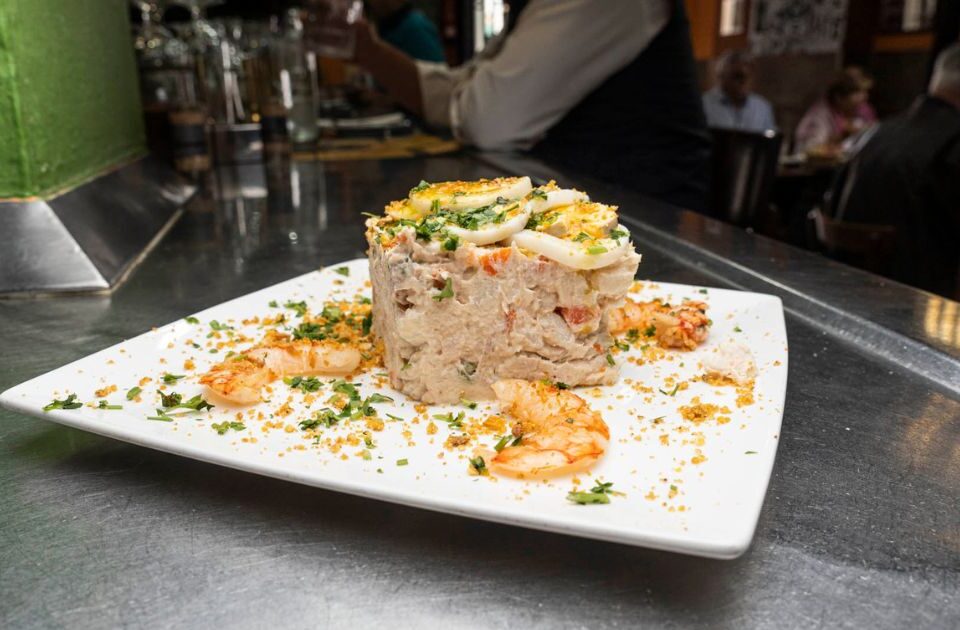 ensaladilla rusa con gambas - restaurante el imperial